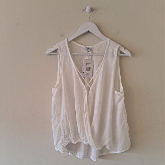 Love Fire Ivory Crinkle Rayon V-neck Overlap Top - Picture 4 of 8